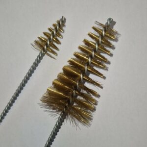 Goupillon cônique pour têtes d'extrusion et éléments de tête d'extrusion